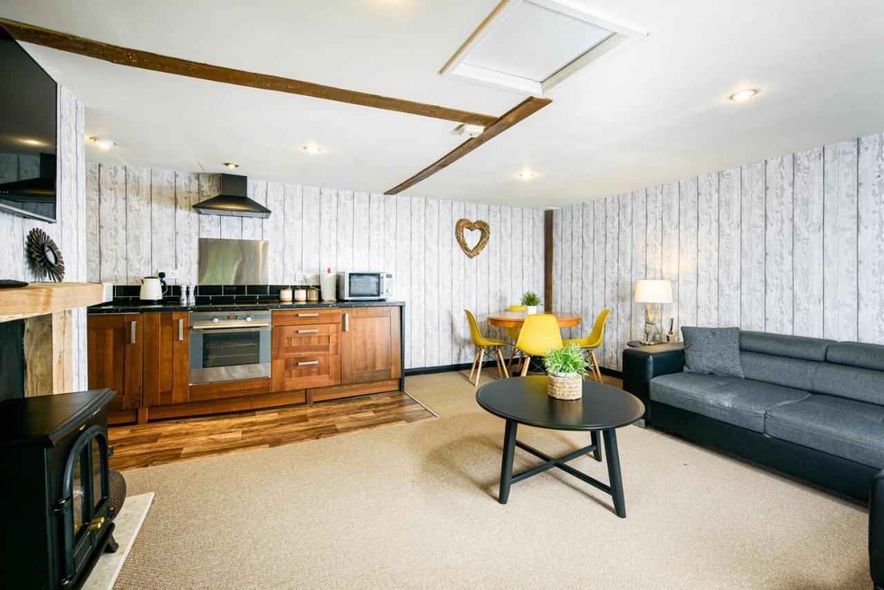 Villa The West Barn Near Bath, Sleeps 24 And 2 Hot Tubs à Bristol Extérieur photo