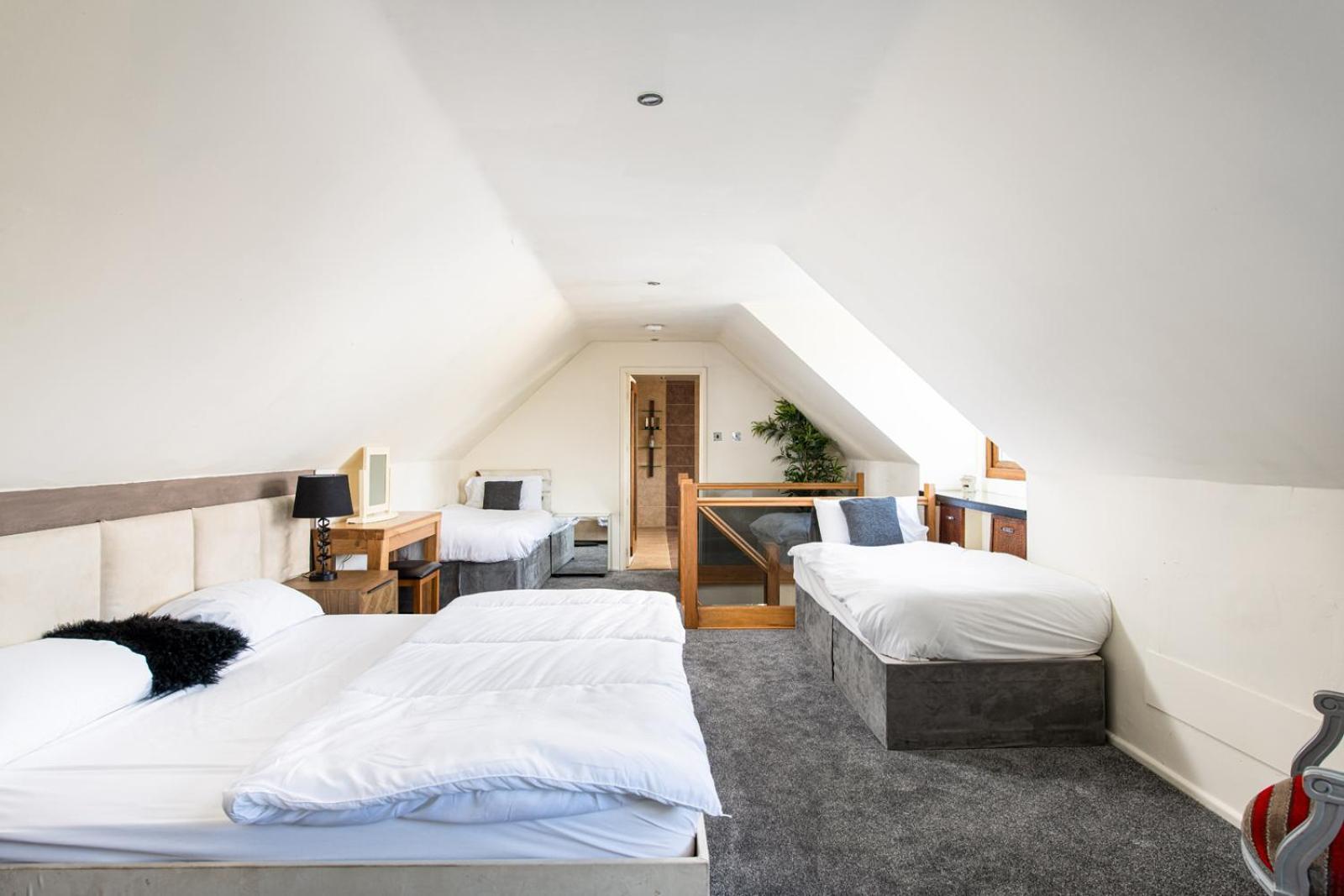 Villa The West Barn Near Bath, Sleeps 24 And 2 Hot Tubs à Bristol Extérieur photo