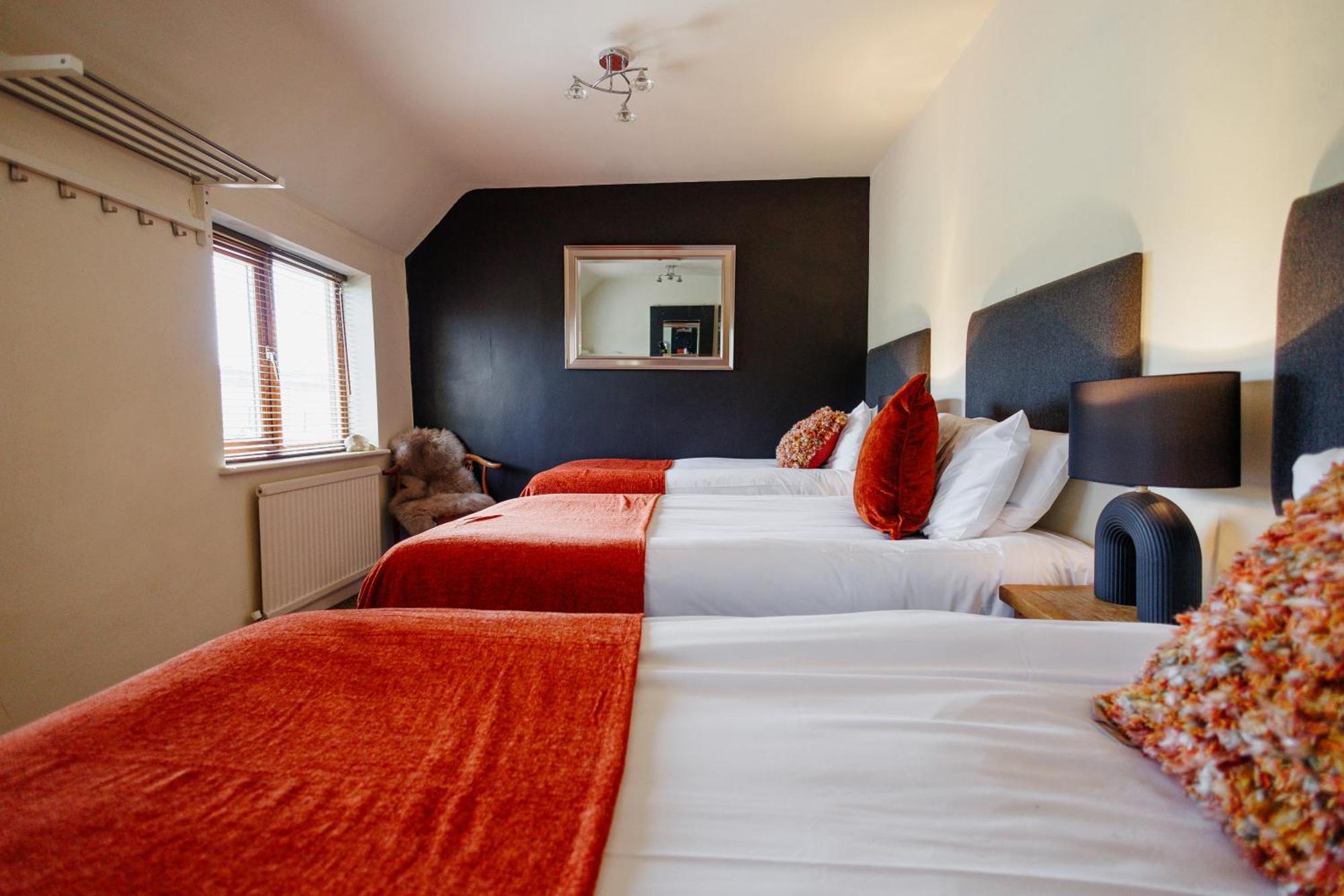 Villa The West Barn Near Bath, Sleeps 24 And 2 Hot Tubs à Bristol Extérieur photo