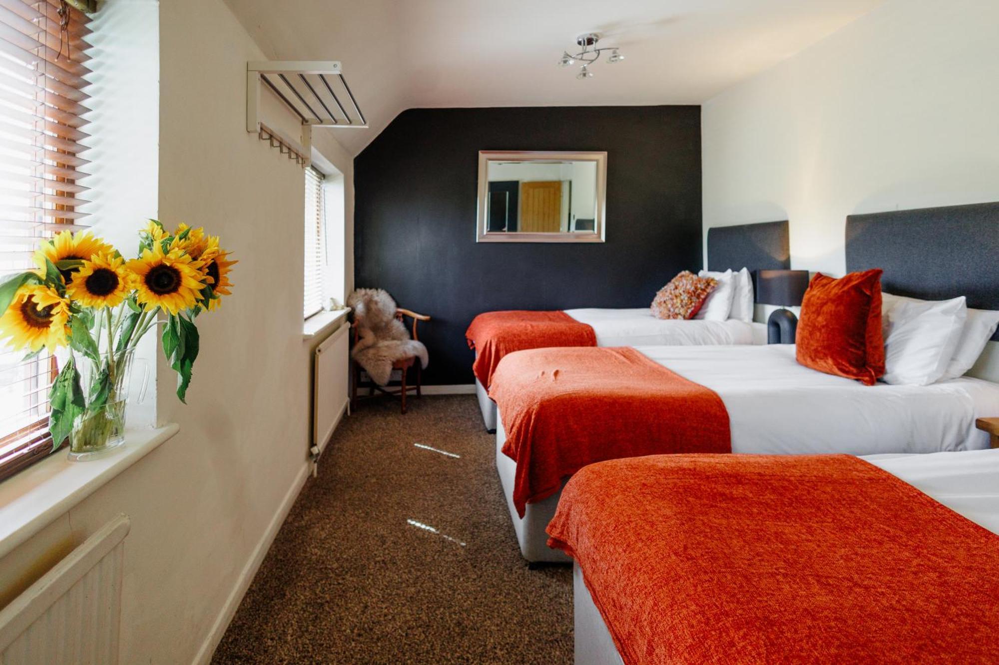 Villa The West Barn Near Bath, Sleeps 24 And 2 Hot Tubs à Bristol Extérieur photo