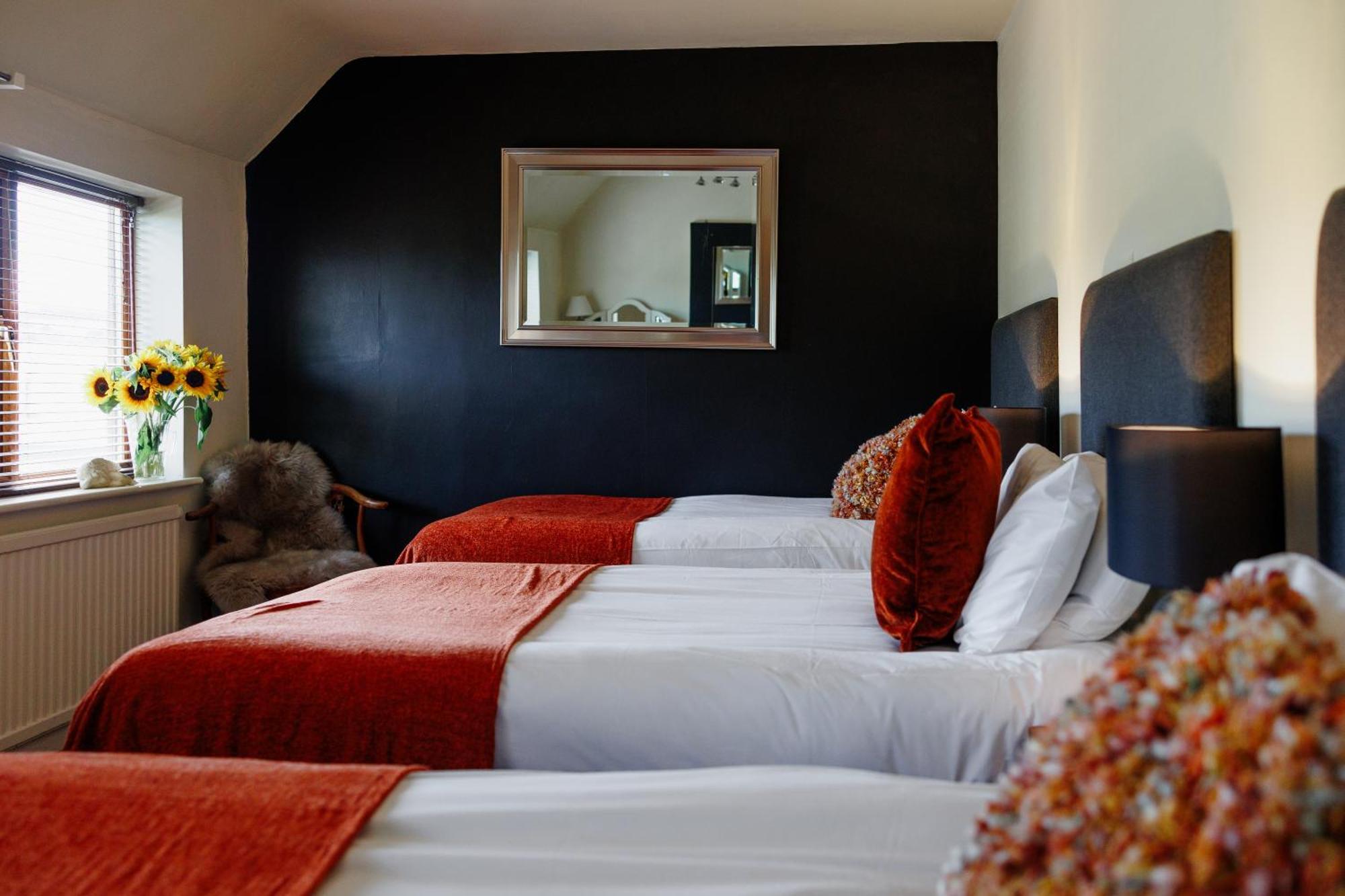 Villa The West Barn Near Bath, Sleeps 24 And 2 Hot Tubs à Bristol Extérieur photo
