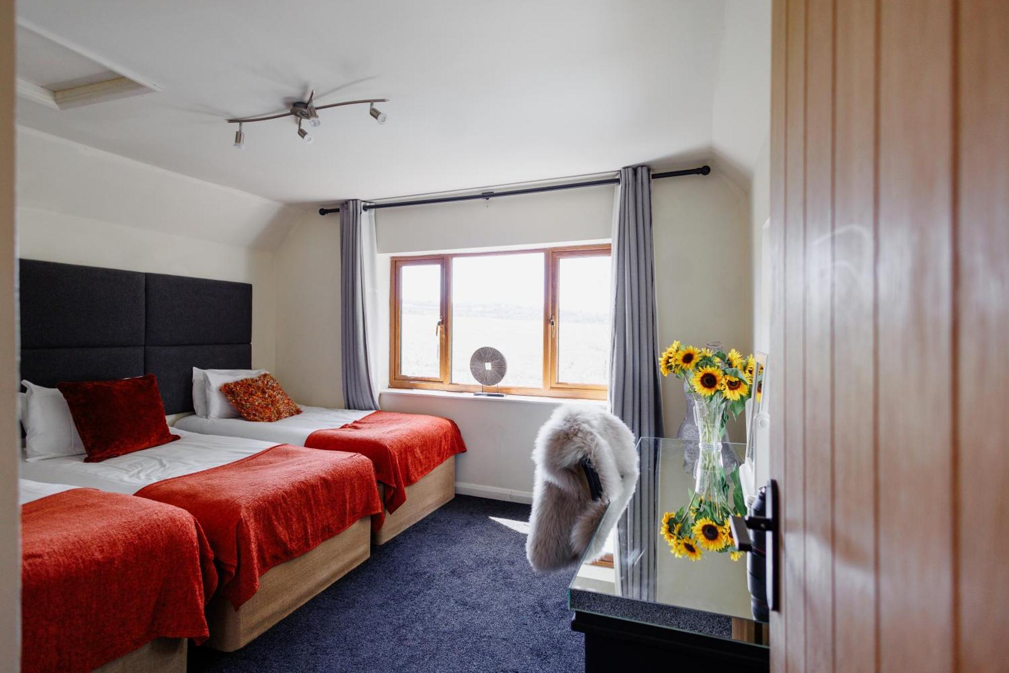 Villa The West Barn Near Bath, Sleeps 24 And 2 Hot Tubs à Bristol Extérieur photo
