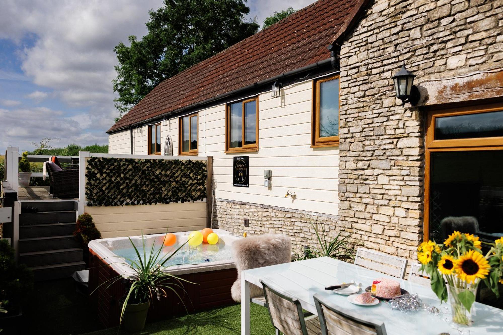 Villa The West Barn Near Bath, Sleeps 24 And 2 Hot Tubs à Bristol Extérieur photo