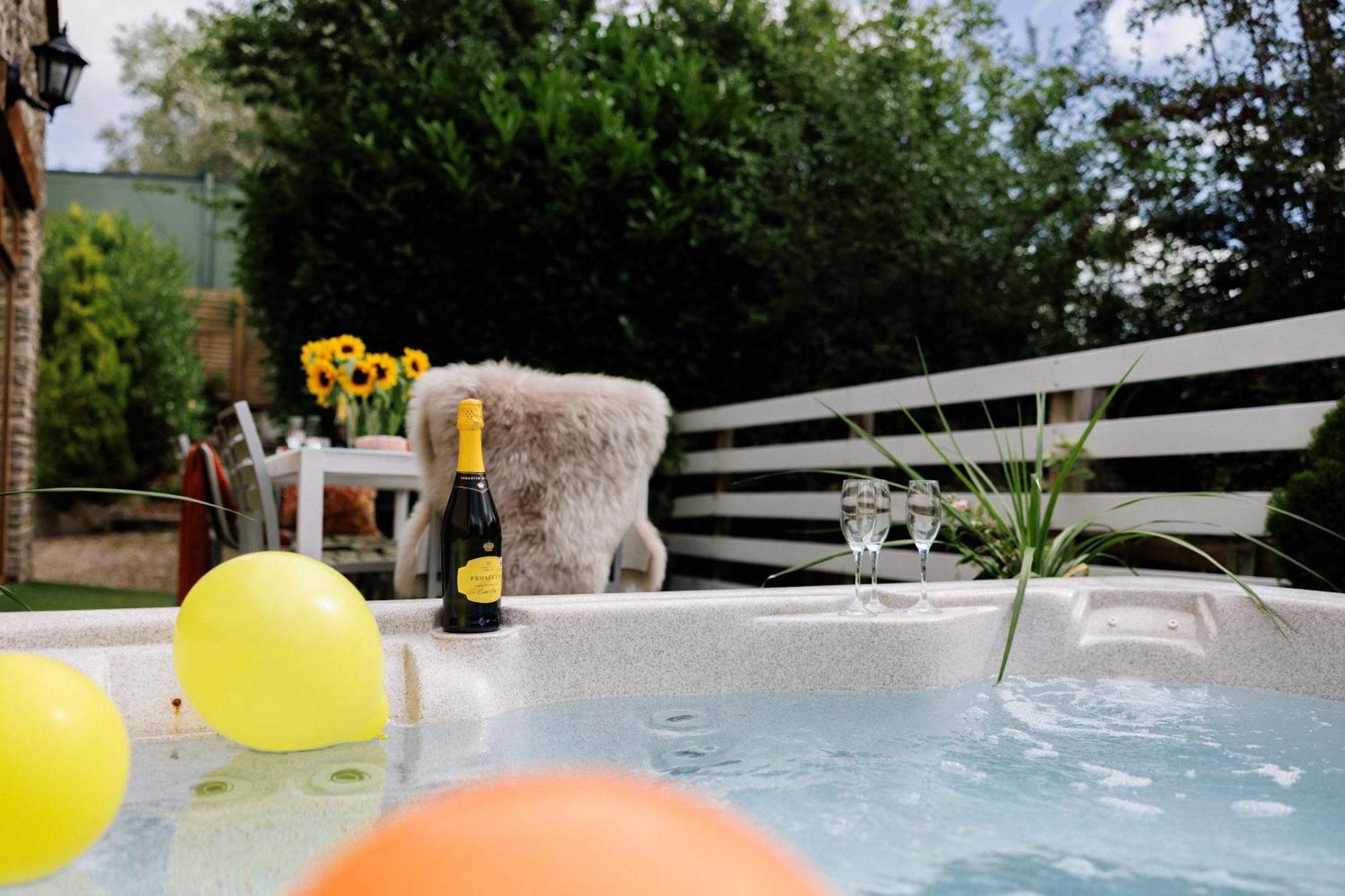 Villa The West Barn Near Bath, Sleeps 24 And 2 Hot Tubs à Bristol Extérieur photo
