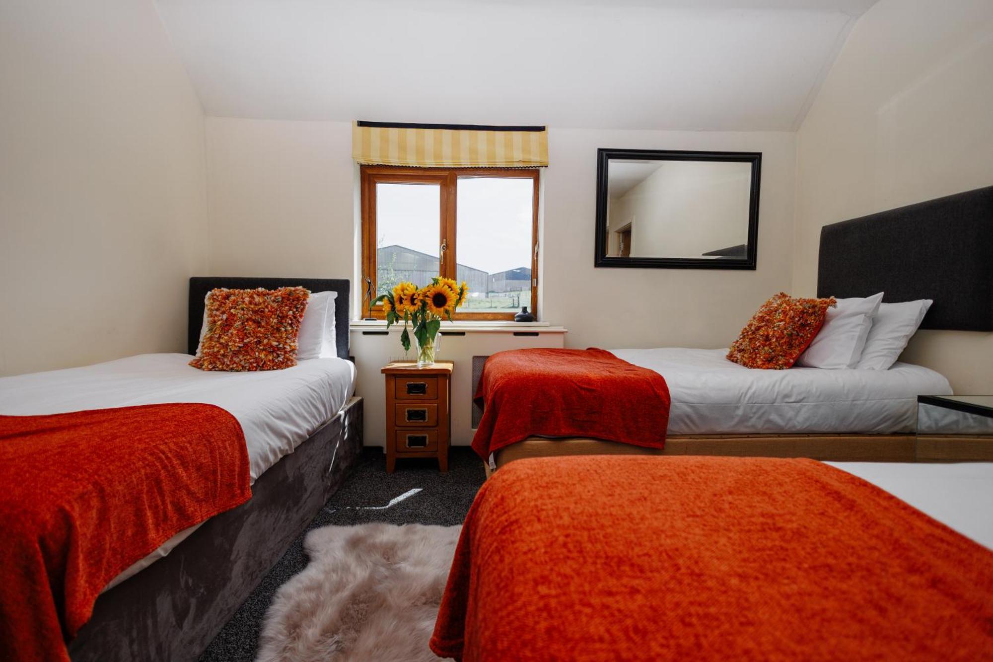 Villa The West Barn Near Bath, Sleeps 24 And 2 Hot Tubs à Bristol Extérieur photo